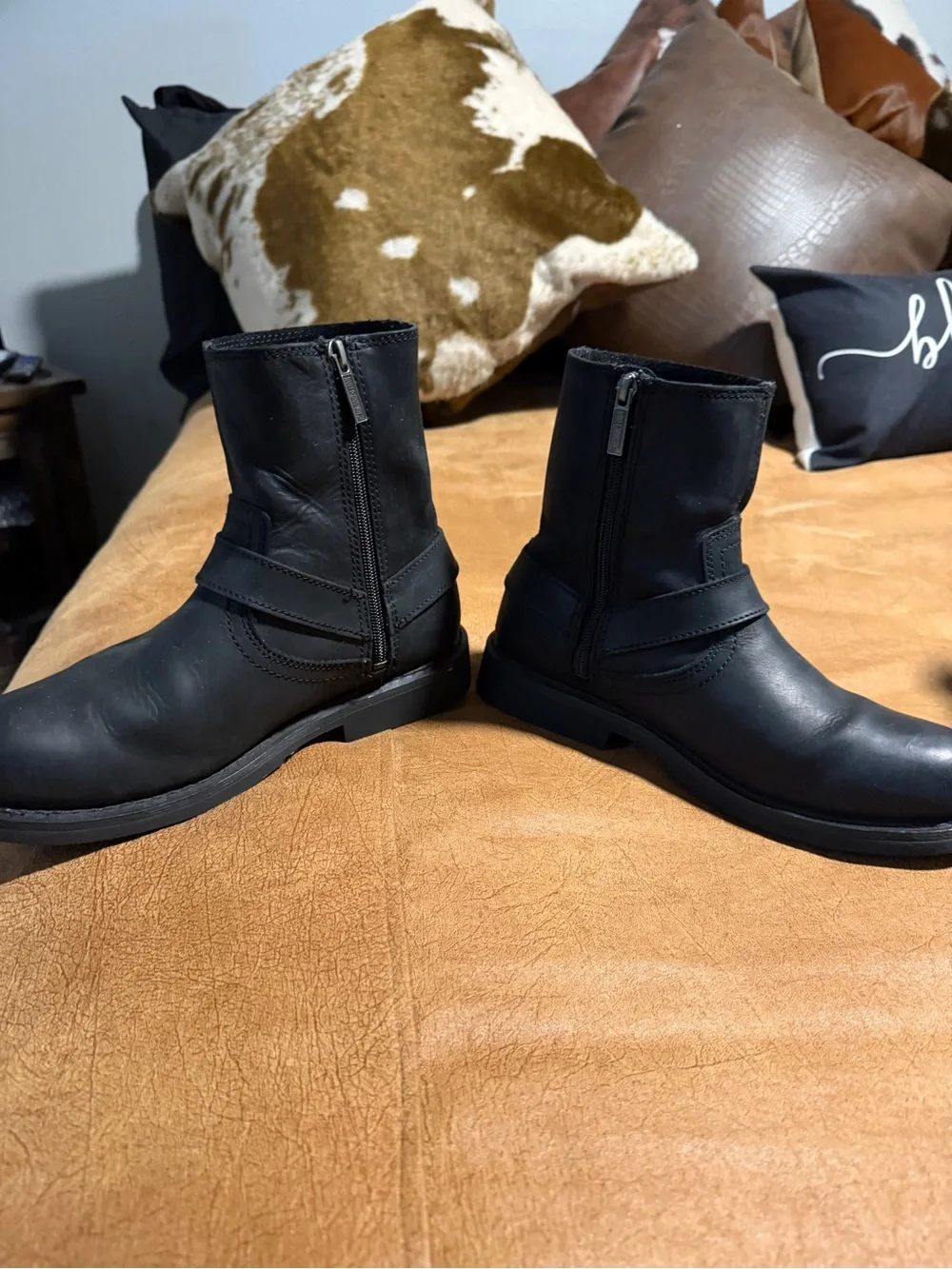 Harley-Davidson Black Leather Harness Boots with Metal Badge Men’s 7/ Women’s 9